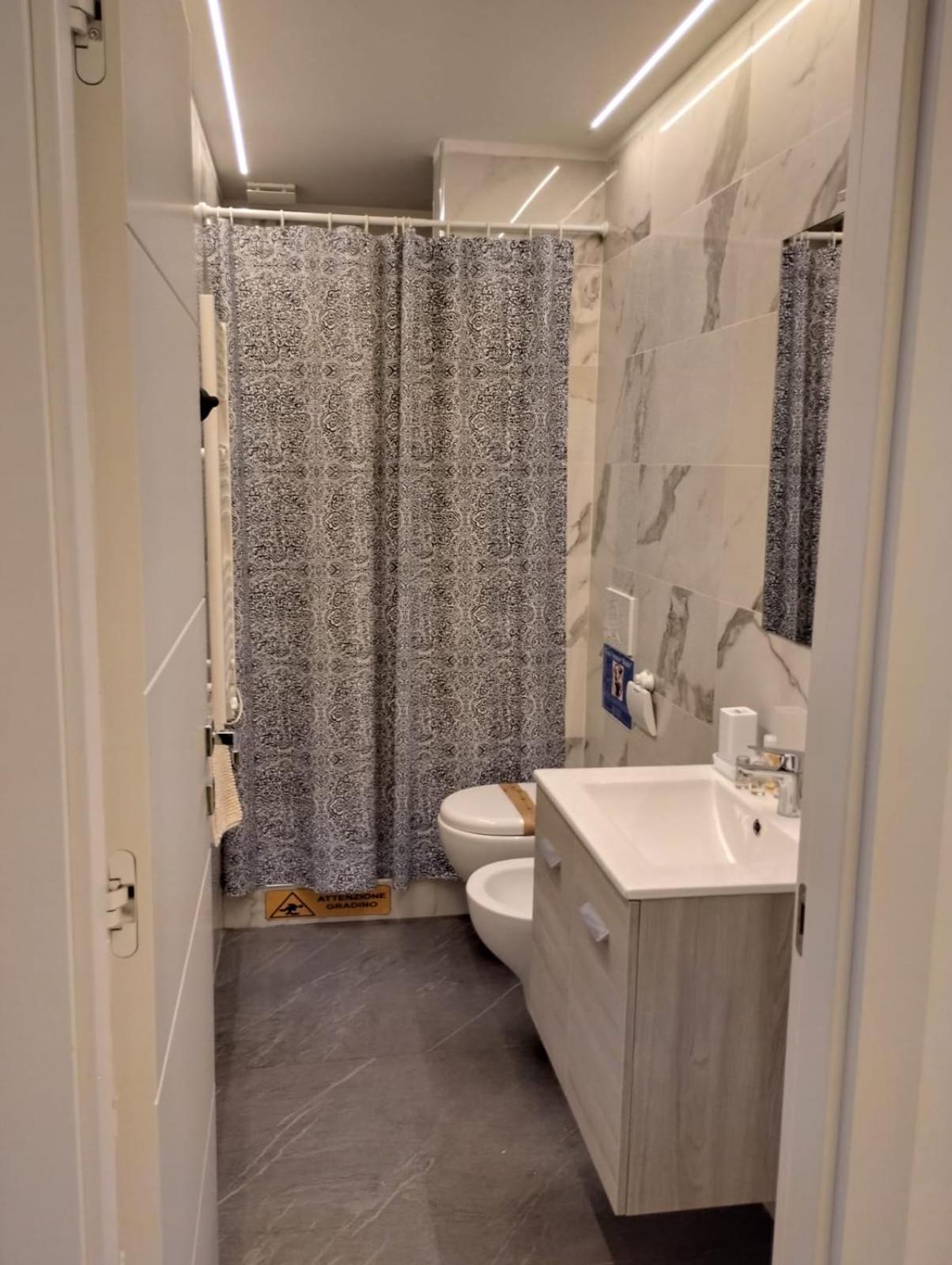ラ・スペツィアCasa Vacanze Buddy La Tua Base Per Visitare Il Mare Delle Cinque Terreアパートメント エクステリア 写真