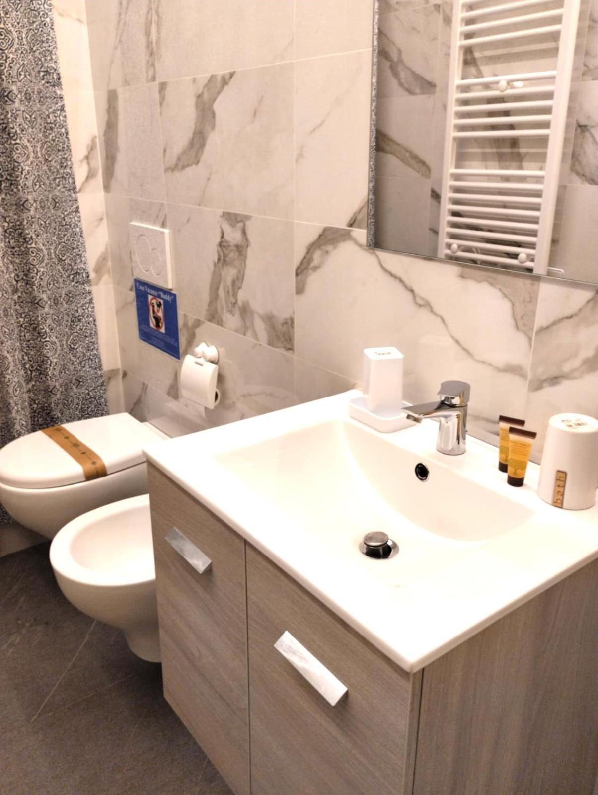 ラ・スペツィアCasa Vacanze Buddy La Tua Base Per Visitare Il Mare Delle Cinque Terreアパートメント エクステリア 写真